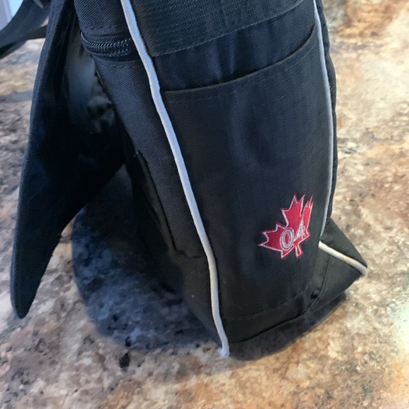 Messenger Roots bag with cross body shoulder strap - Picture 5 of 11